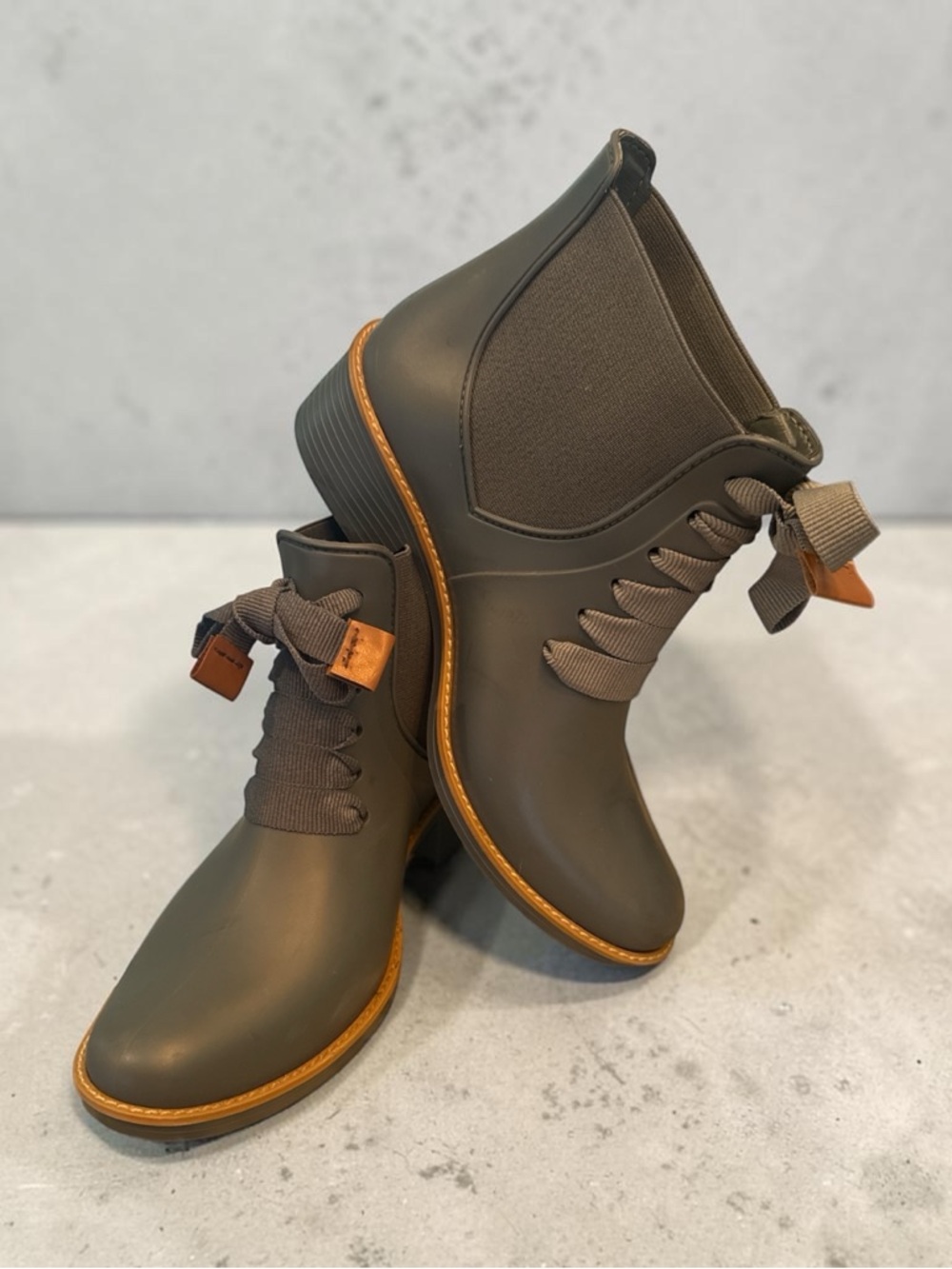Bernardo Sz 6 Lacey Rain Boots, NWOT